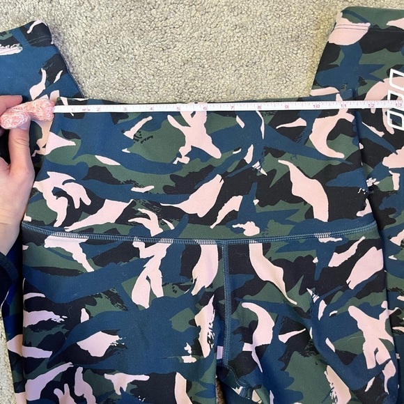 Lorna Jane Womens High Rise Camo Leggings Small - Picture 5 of 5
